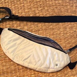 Athleta Kinetic Waist Bag.